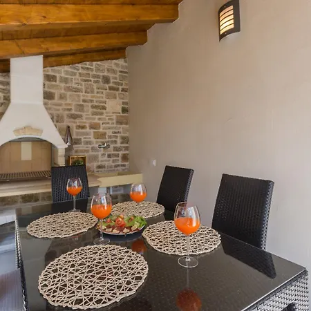 Modernes Nur 250 Meter Zum Mit Privatem Balkon, Grill, Wifi Apartment Porec