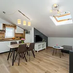Апартаменты Modernes Nur 250 Meter Zum Mit Privatem Balkon, Grill, Wifi Пореч