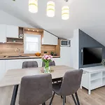 Modernes Nur 250 Meter Zum Mit Privatem Balkon, Grill, Wifi Апартаменты