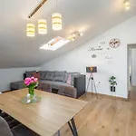Modernes Nur 250 Meter Zum Mit Privatem Balkon, Grill, Wifi Апартаменты