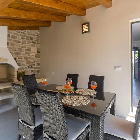 Modernes Nur 250 Meter Zum Mit Privatem Balkon, Grill, Wifi *