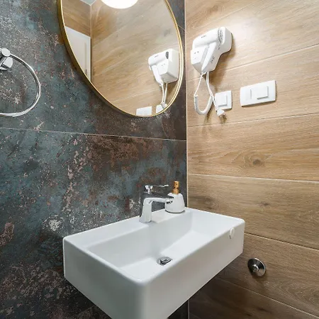 Modernes Nur 250 Meter Zum Mit Privatem Balkon, Grill, Wifi 포레치