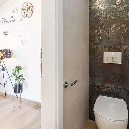 Modernes Nur 250 Meter Zum Mit Privatem Balkon, Grill, Wifi * 포레치