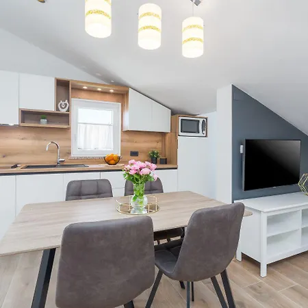 Modernes Nur 250 Meter Zum Mit Privatem Balkon, Grill, Wifi 아파트