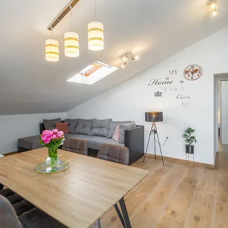 Modernes Nur 250 Meter Zum Mit Privatem Balkon, Grill, Wifi 아파트
